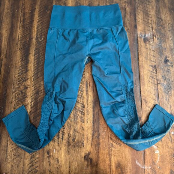 Fabletics perforated 7/8 legging - Picture 2 of 7